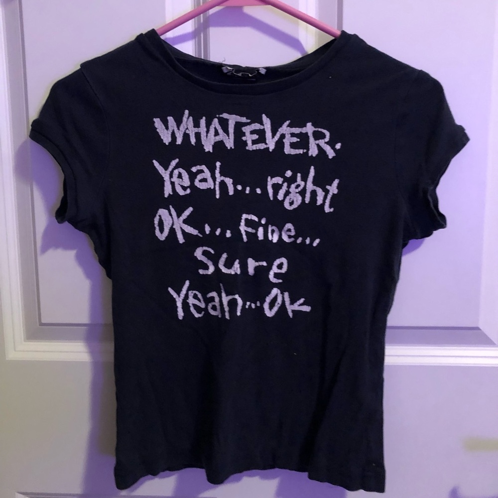 black slogan tee
